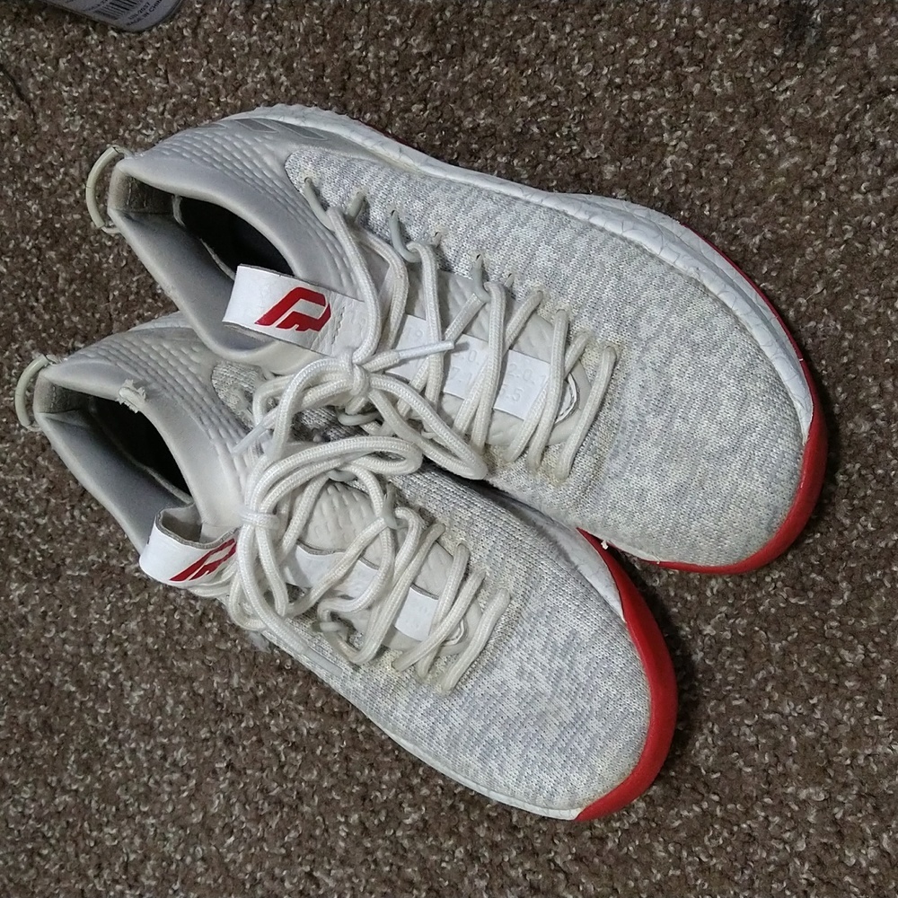 Dame 4 Damian Lillard’s NBA SHOE SIZE 9 RETAILS FOR 397$